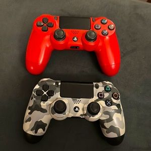 Selling 2 PlayStation 4 controllers
